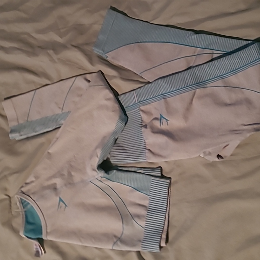 Gymshark long sleeve crop top and matching leggings